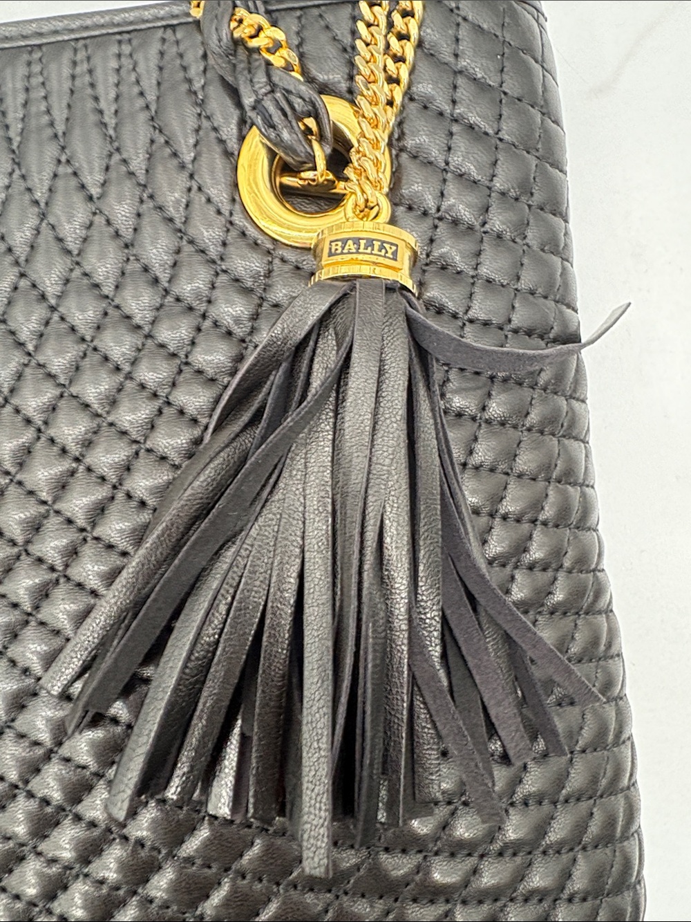 Vintage Bally Black Quilted Leather Shoulder Bag with Gold Chain Straps - Picture 4 of 8